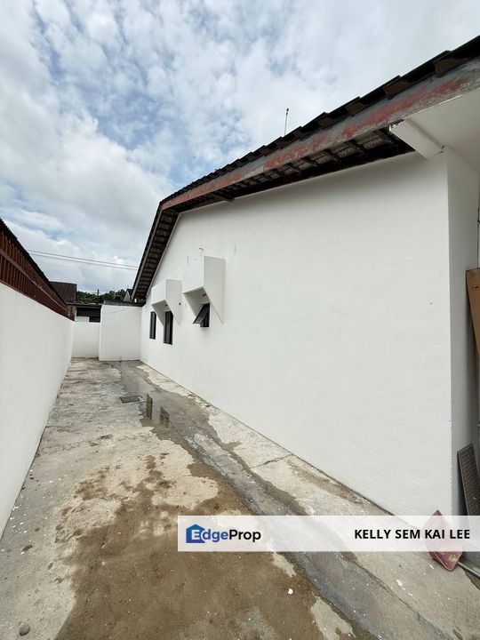 Masai｜Taman Rinting｜Jalan Cendana｜1-Storey End Lot｜Renovated, Johor, Masai
