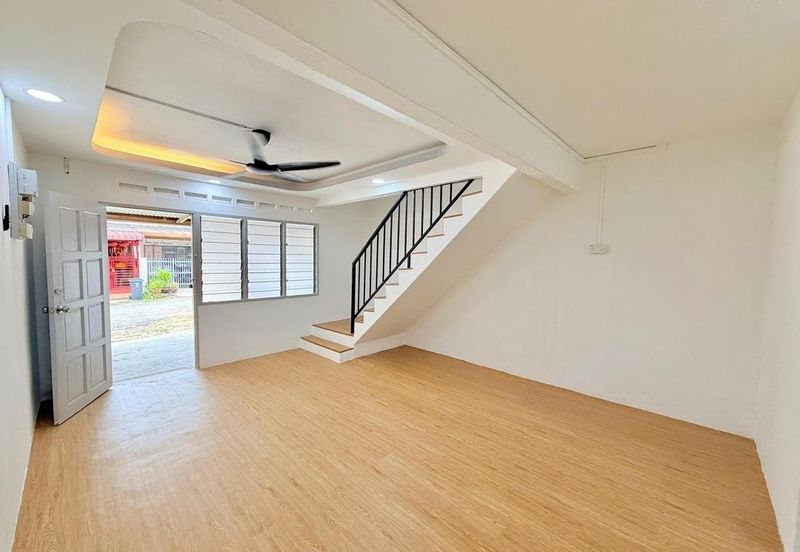 Taman Sri Jaya, Labis