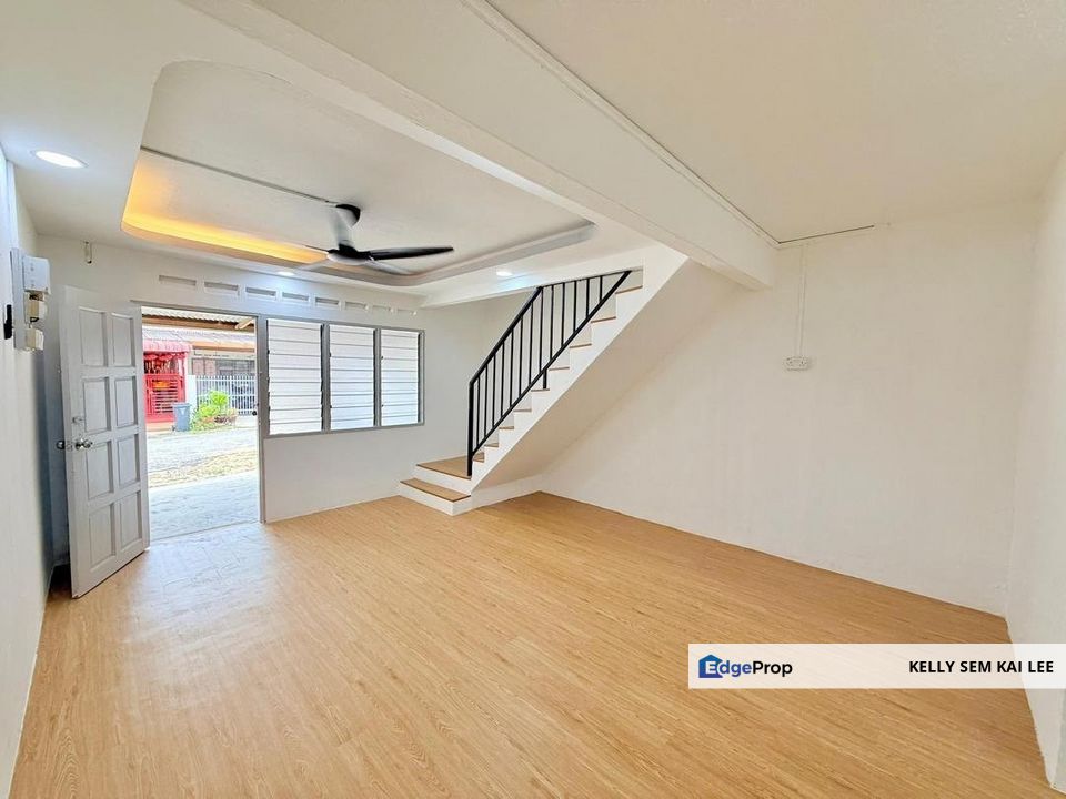 Labis｜Taman Mewah｜Jalan Cenderawasih｜2-Storey House｜Renovated, Johor, Labis