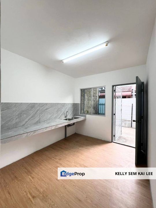 Labis｜Taman Labis Jaya｜Jalan Bunga Chempaka｜Double Storey Low, Johor, Labis