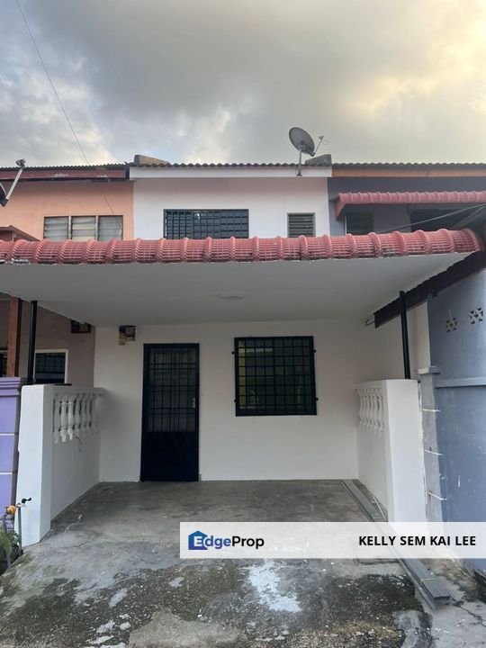 Taman Bakri Indah｜Muar｜Double Storey Medium Low Cost｜Renovated, Johor, Muar