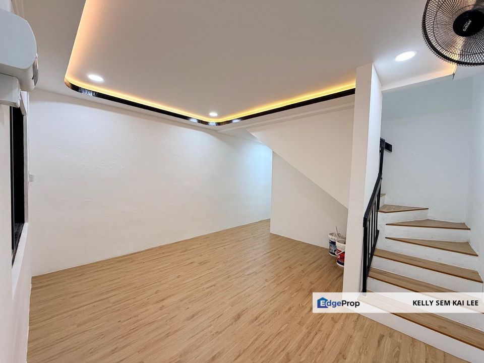 Taman Kluang Barat｜Jalan 32｜2-Storey Low Cost｜Renovated｜Full Loan, Johor, Kluang