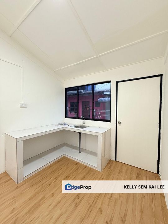 Taman Kluang Barat｜Jalan 32｜2-Storey Low Cost｜Renovated｜Full Loan, Johor, Kluang