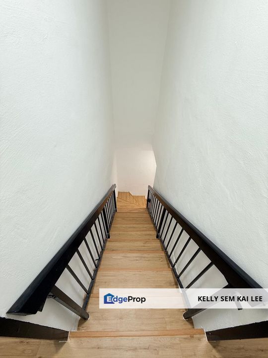 Taman Kluang Barat｜Jalan 32｜2-Storey Low Cost｜Renovated｜Full Loan, Johor, Kluang