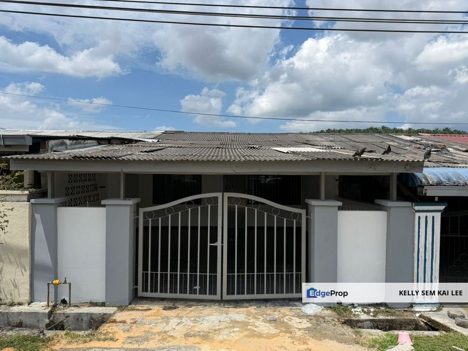 Kampung Oren｜Ulu Tiram｜1-Storey Low Cost House｜Renovated, Johor, Ulu Tiram