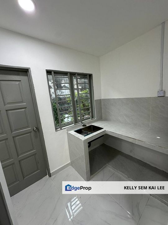 Taman Titiwangsa｜Kluang｜Double Storey Low Cost｜Renovated, Johor, Kluang