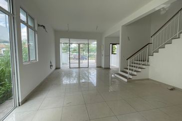 Taman Aston Timur 🔥 3 Storey Terrace End Lot Bare Unit in Bukit Mertajam