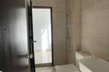 Taman Aston Timur 🔥 3 Storey Terrace End Lot Bare Unit in Bukit Mertajam