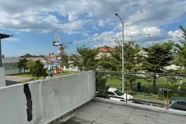 Taman Aston Timur 🔥 3 Storey Terrace End Lot Bare Unit in Bukit Mertajam