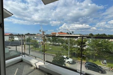 Taman Aston Timur 🔥 3 Storey Terrace End Lot Bare Unit in Bukit Mertajam