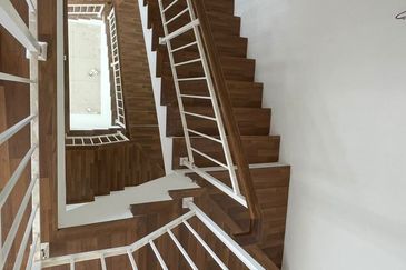 Taman Aston Timur 🔥 3 Storey Terrace End Lot Bare Unit in Bukit Mertajam