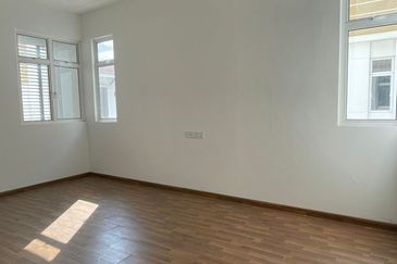 Taman Aston Timur 🔥 3 Storey Terrace End Lot Bare Unit in Bukit Mertajam