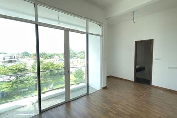 Taman Aston Timur 🔥 3 Storey Terrace End Lot Bare Unit in Bukit Mertajam