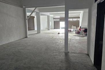 2 Storey Corner Shoplot 🔥 Fully Extended Facing Jalan Permatang Tinggi