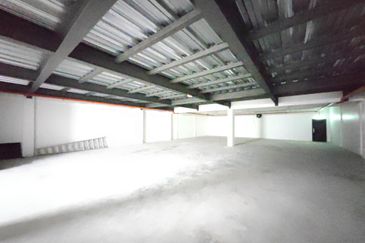 Refurbish 2 Storey Light Industrial 🔥 Facing Main Road Jalan Mak Mandin