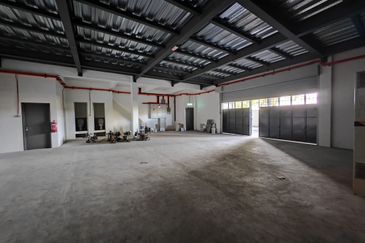 Refurbish 2 Storey Light Industrial 🔥 Facing Main Road Jalan Mak Mandin