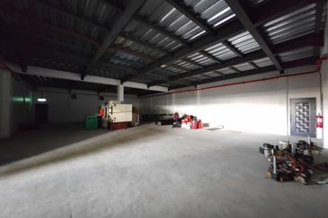 Refurbish 2 Storey Light Industrial 🔥 Facing Main Road Jalan Mak Mandin