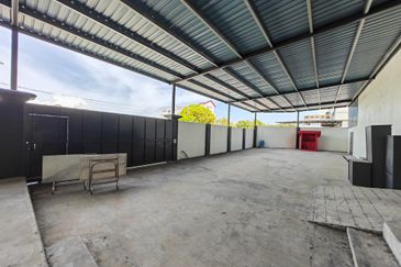 Refurbish 2 Storey Light Industrial 🔥 Facing Main Road Jalan Mak Mandin