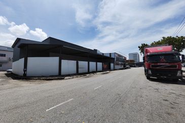 Refurbish 2 Storey Light Industrial 🔥 Facing Main Road Jalan Mak Mandin