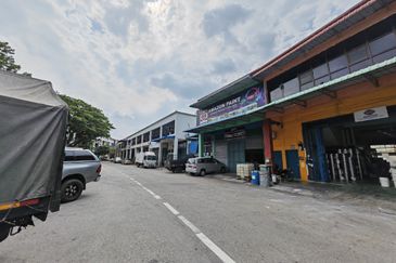 Light Industrial 🔥 1.5 Storey Terrace in Kawasan Industri Ringan Mak Mandin
