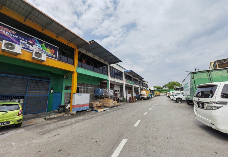 Light Industrial 🔥 1.5 Storey Terrace in Kawasan Industri Ringan Mak Mandin