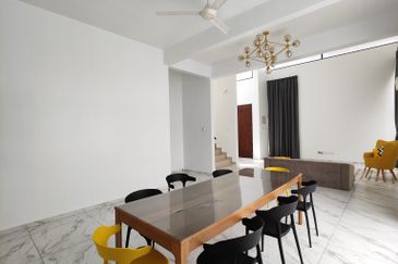 Abel Residence 🔥 Gated 2 Storey Zero Lot Bungalow Renovated near Icon City