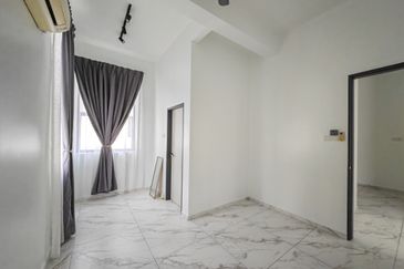 Abel Residence 🔥 Gated 2 Storey Zero Lot Bungalow Renovated near Icon City