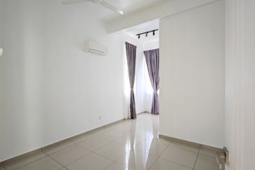 Abel Residence 🔥 Gated 2 Storey Zero Lot Bungalow Renovated near Icon City