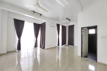 Abel Residence 🔥 Gated 2 Storey Zero Lot Bungalow Renovated near Icon City