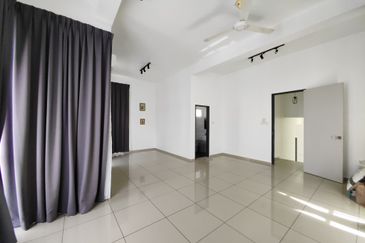 Abel Residence 🔥 Gated 2 Storey Zero Lot Bungalow Renovated near Icon City