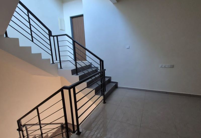 Spectrum Garden 🔥 2.5 Storey Terrace Bare Unit in Kota Permai