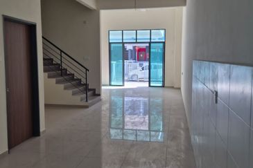 Spectrum Garden 🔥 2.5 Storey Terrace Bare Unit in Kota Permai