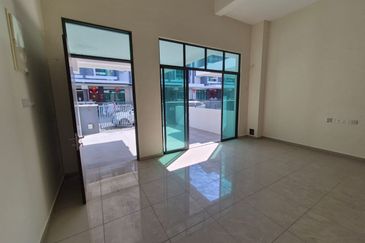 Spectrum Garden 🔥 2.5 Storey Terrace Bare Unit in Kota Permai