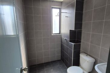 Spectrum Garden 🔥 2.5 Storey Terrace Bare Unit in Kota Permai