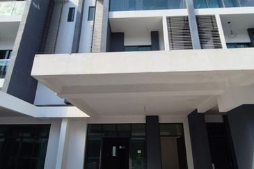 Spectrum Garden 🔥 2.5 Storey Terrace Bare Unit in Kota Permai