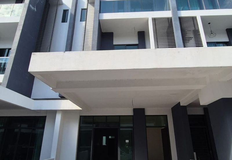 Spectrum Garden 🔥 2.5 Storey Terrace Bare Unit in Kota Permai