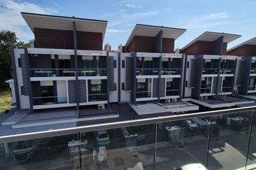 Spectrum Garden 🔥 2.5 Storey Terrace Bare Unit in Kota Permai