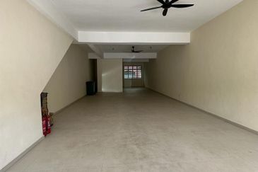 Pusat Perniagaan Jalan Raja Uda