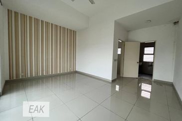 Crista (Erythrina Series), Setia Alam