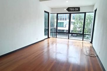 Duta Villa, Setia Alam