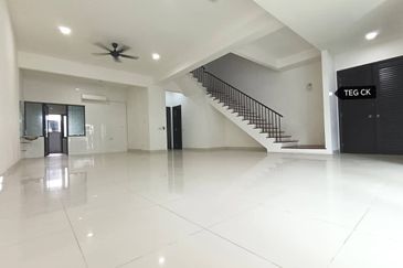 Duta Villa, Setia Alam