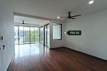 Duta Villa, Setia Alam