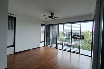 Duta Villa, Setia Alam