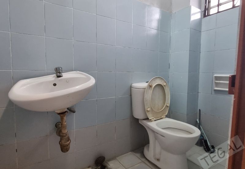 Taman Wangi (Tepi Sungai)