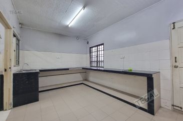 Taman Wangi (Tepi Sungai)