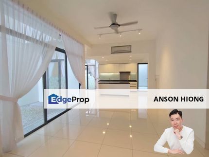 Avira Iskandar Puteri, Johor, Nusajaya