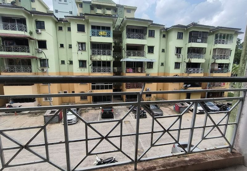 Lily & Jasmine Apartment