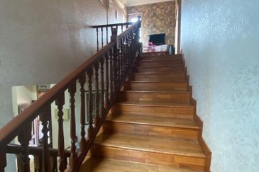 Corner Fully Renovated Uda Utama 2 Storey Bungalow