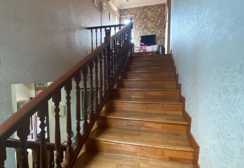 Corner Fully Renovated Uda Utama 2 Storey Bungalow