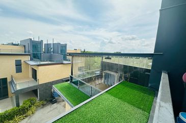 Forest City Golf Resort, Gelang Petah